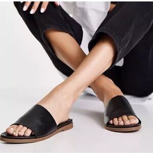 Steve Madden Black Slide Sandals